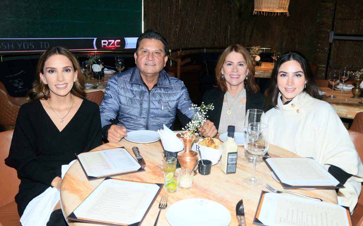 Jimena Monsivais, Ricardo Monsivais, Sandra de Monsivais y Mariana Monsivais