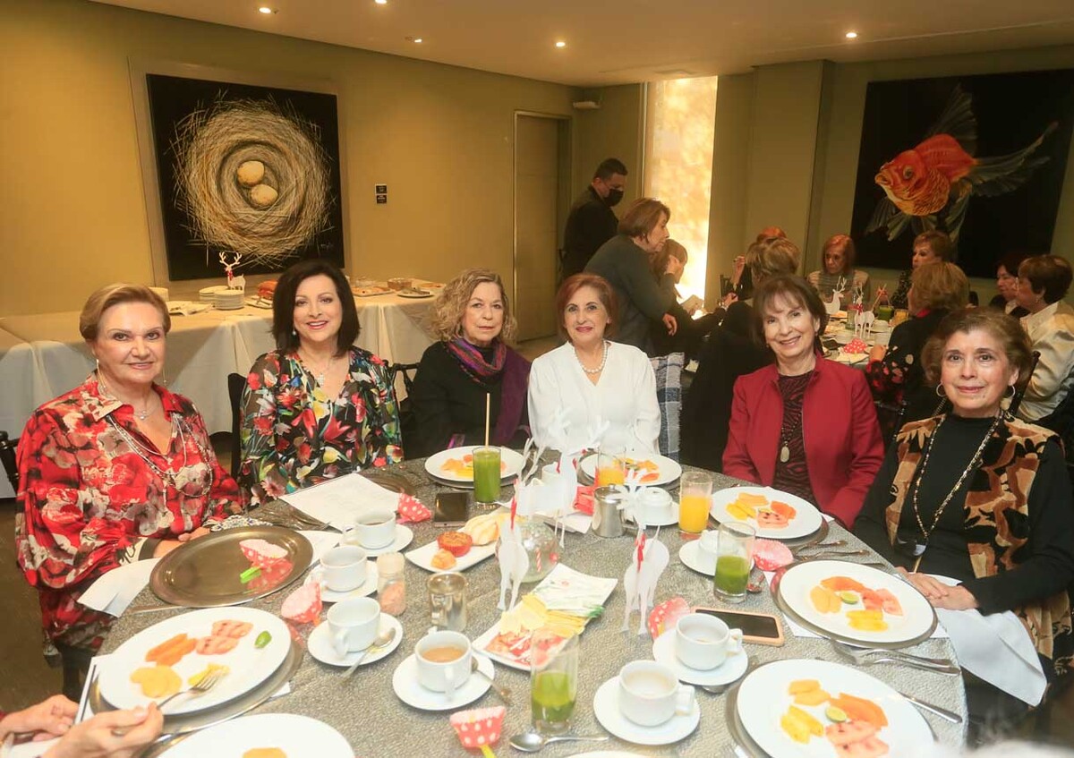 Laura Solano, Margarita Gámez de Zambrano, María del Pilar Herrera, Lupita Calderoni, Leala Urdiales y Argelia Ancira