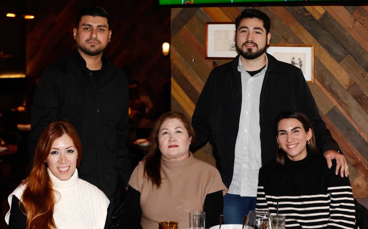Norma Mendoza, Ismael Salazar, Norma Quiñones, Ana Sofia Cantú y Brandon Mendoza