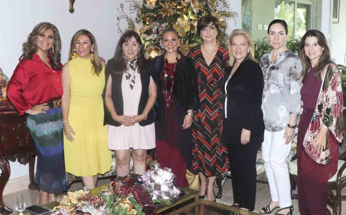 Silvia Tacea, Olga Valladares, Olguita de Elizondo, Laura Beatríz Gómez, Martha Herrera, Elvira del Campo, Lupita de Rodríguez y Tessy Aragón / Fotos: