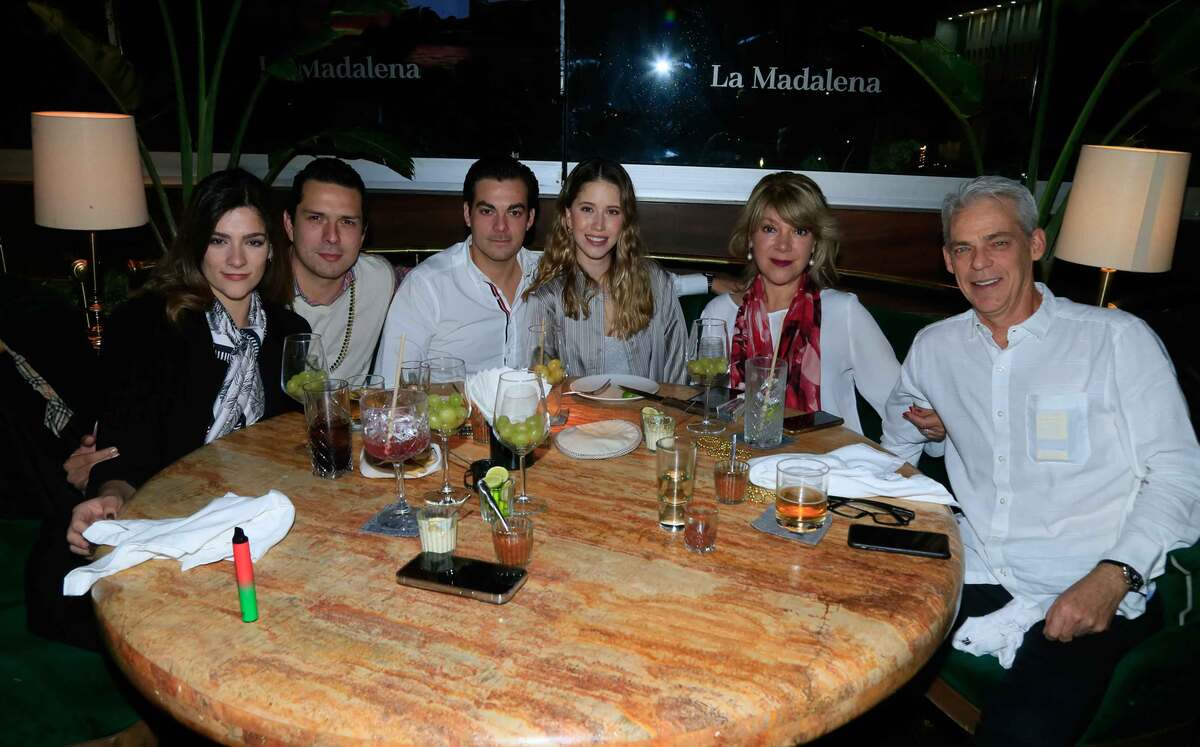 Ana Karen Fernández, Manuel Tadeo Martínez, Óscar Fernández, Alana de Miquel, Beba de Fernández y Óscar Fernández