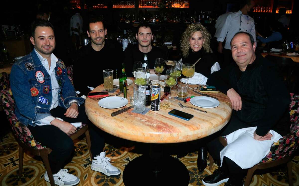 Balbina Morales, Alfonso Morales, Alfonso Morales, Pablo Morales,  Katia Lozano de Morales y Mary José Morales