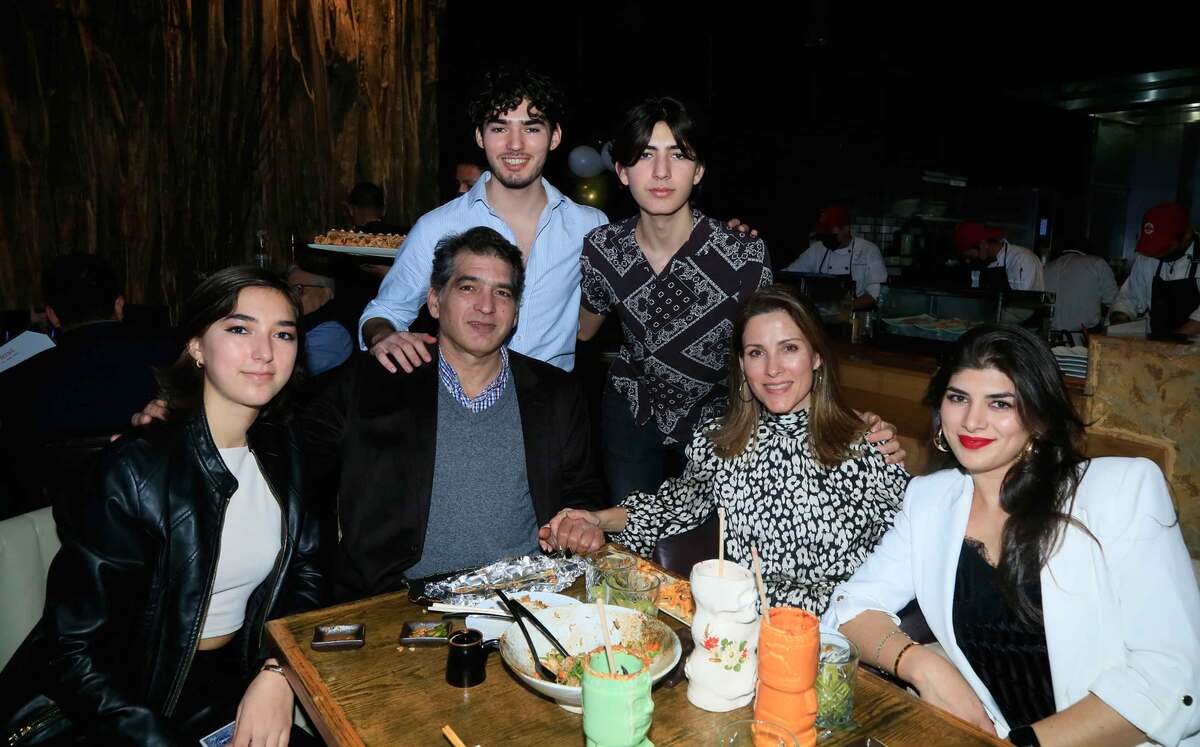 Balbina Morales, Alfonso Morales, Alfonso Morales, Pablo Morales,  Katia Lozano de Morales y Mary José Morales