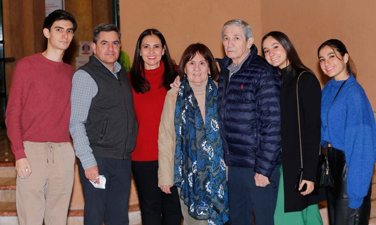 Rodrigo Welsch, Gerardo Welsch, Mónica Alonso, Lupita Alonso, Eduardo Alonso, Fernanda Welsch e Isabella Welsch