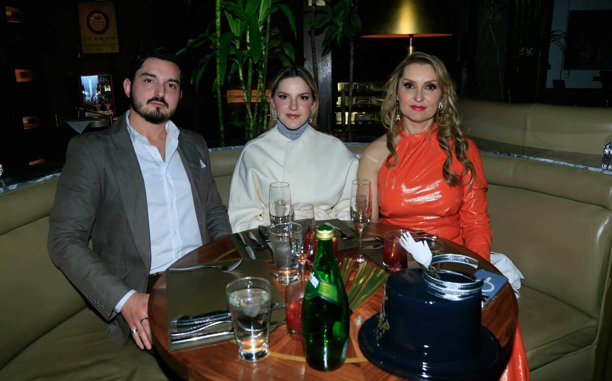 Jim Etienne, Kayla Etienne y Nilda Patricia Saldívar