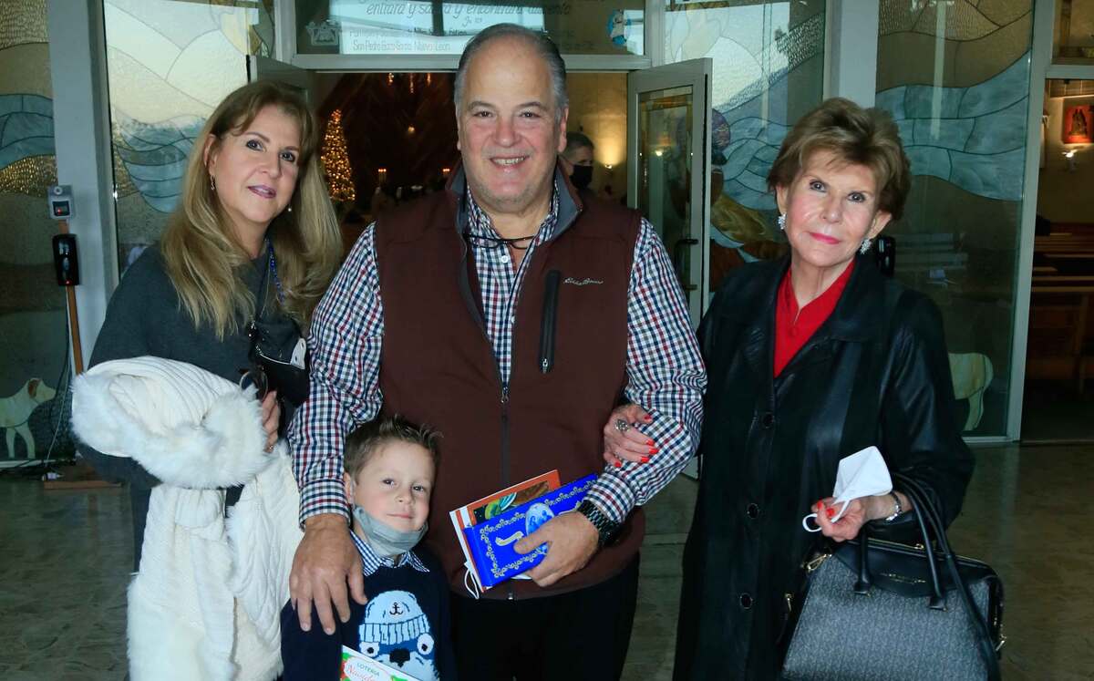 Karla Sebrian, Rafael Pacur, Manuel Paredes y Alicia Uribe de Sebrian