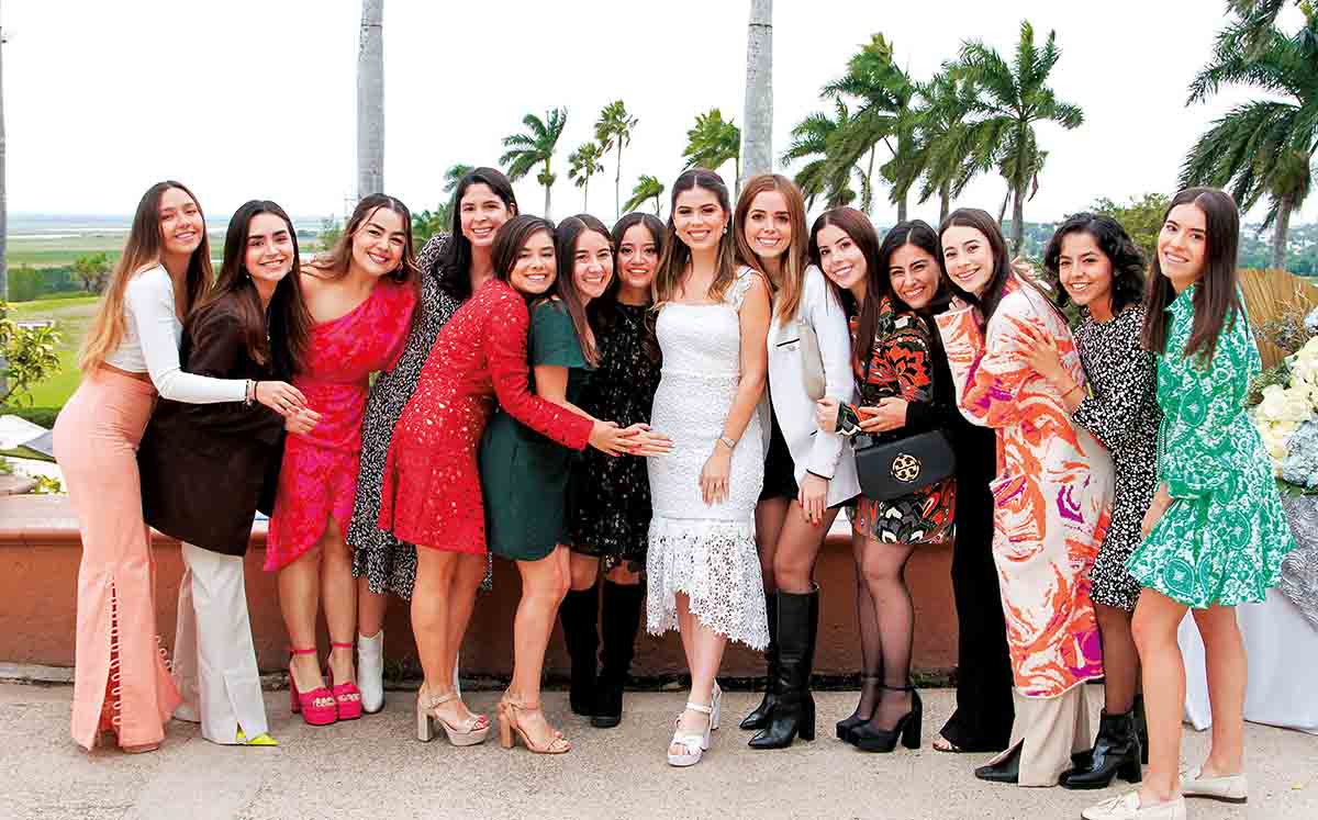 Mariana García en compañía de sus grandes amigas / Fotos: José Chan