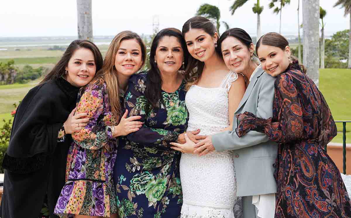 Julieta Ailloud, Graciela Ailloud, Julieta Rincón, Mariana García, Ileana Zambrano e Isabel García / Fotos: José Chan
