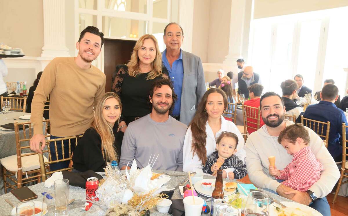 Alberto Moreno, Lisa González de Andonie, Elías Andonie, Chabe Andonie, Elías Andonie, Angie Andonie, Andrés González, Pepe González y Santiago Gonzál