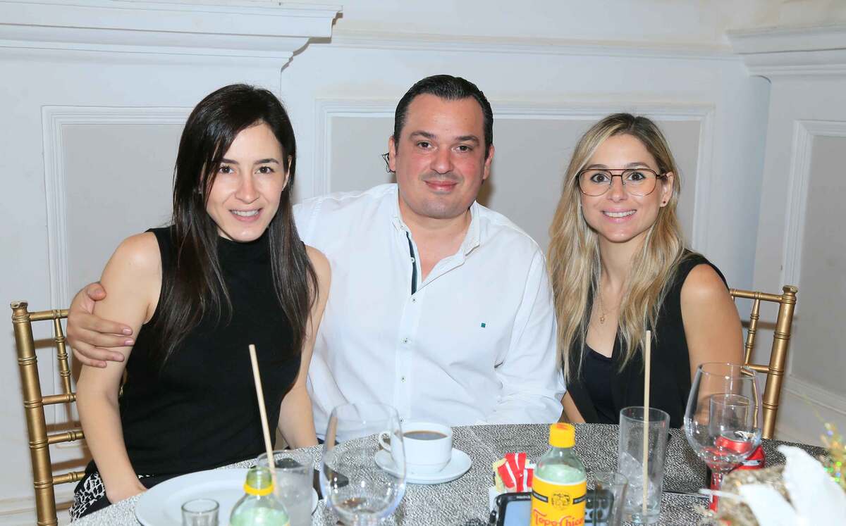 Gaby Alanis, Jesús Flores y Claudia Alanis