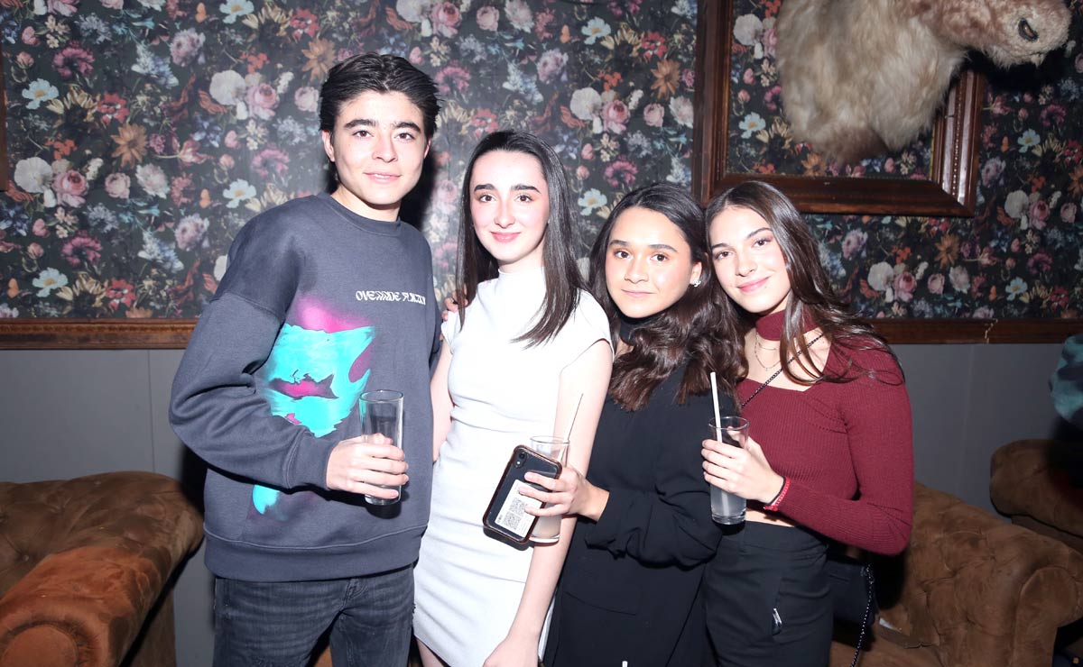 Juan Pablo, Lorenza, Camila y Marisofi