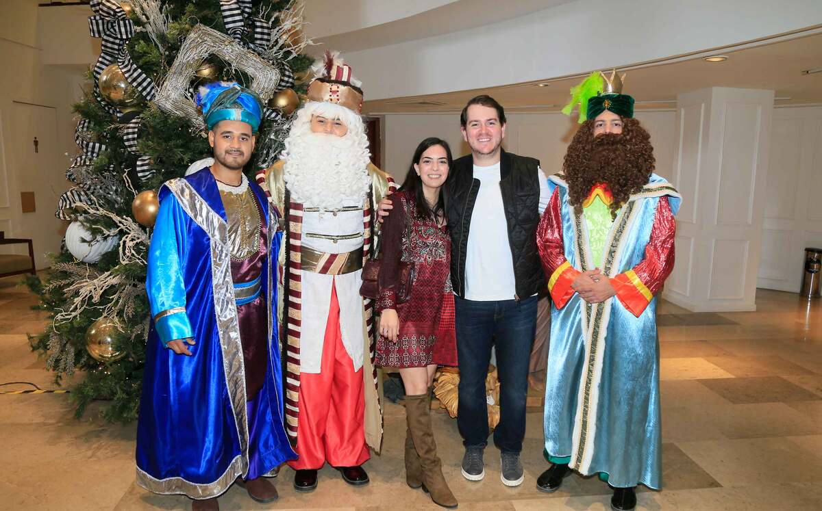 Luly Montaño y Miguel Pérez junto a los Reyes Magos