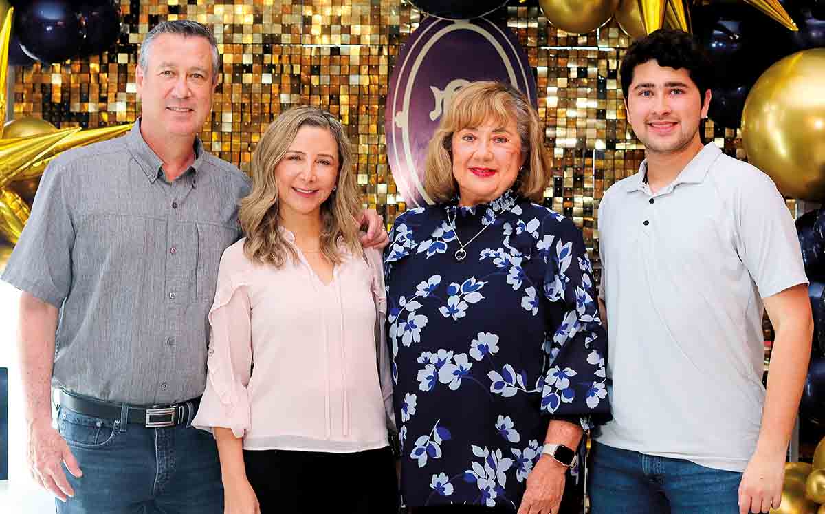 Carlos Flores, Roberta Leal, Alicia de Leal y Eugenio Flores / Fotos: Dennis Hernández