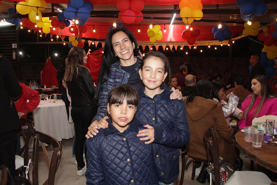 Ana María Rengifo, Isabella Cenamor y Ana Sofía Cenamor