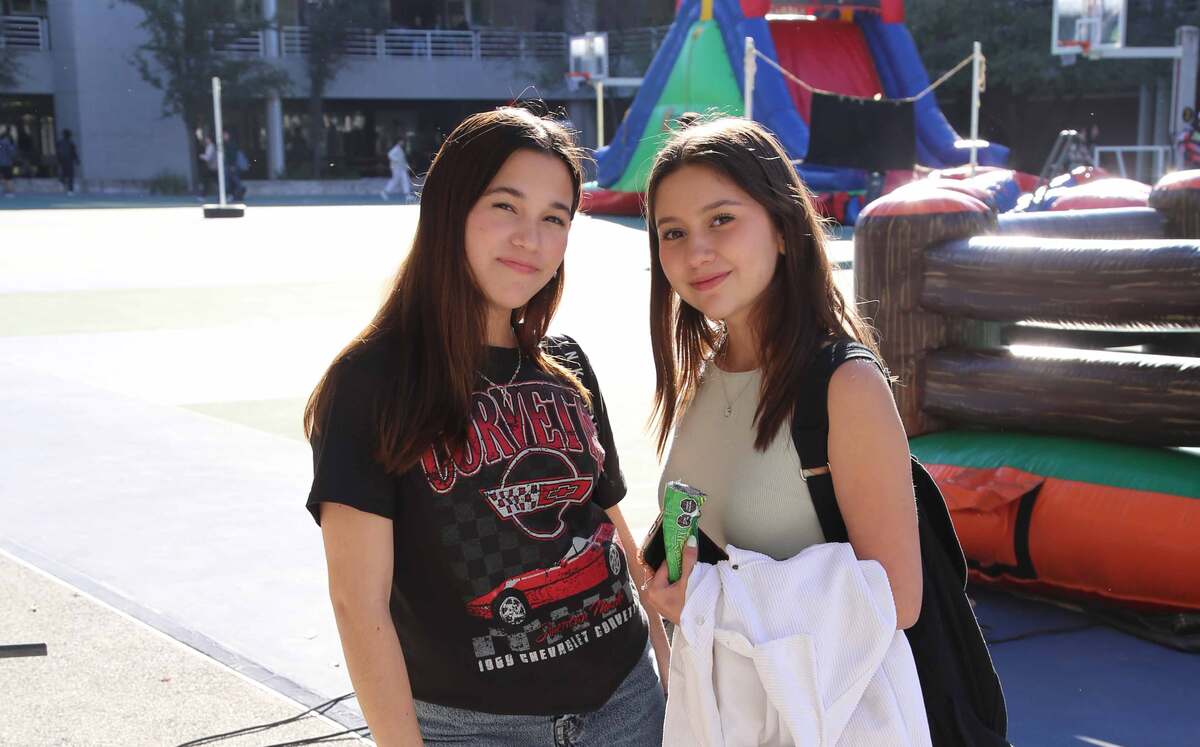 Andrea De la Garza y Karime Téllez