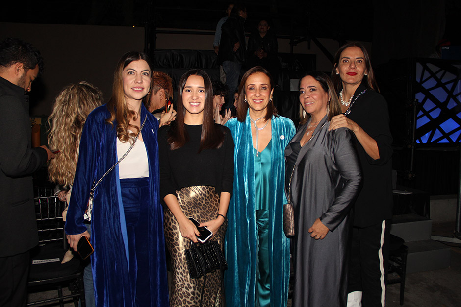 Michelle Becerra, Camila Lemus, Maye Villa de Lemus, Paulina González Guerra y Arlette Chapoy.