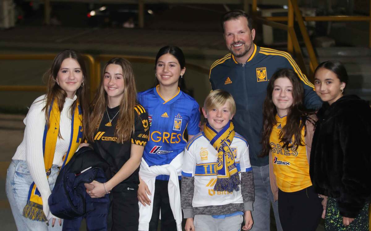 Regina Guerra, Eva Martínez, Sofía Alvárez, Alfredo Martínez, Alfredo Martínez, Sara Martínez y Ana González