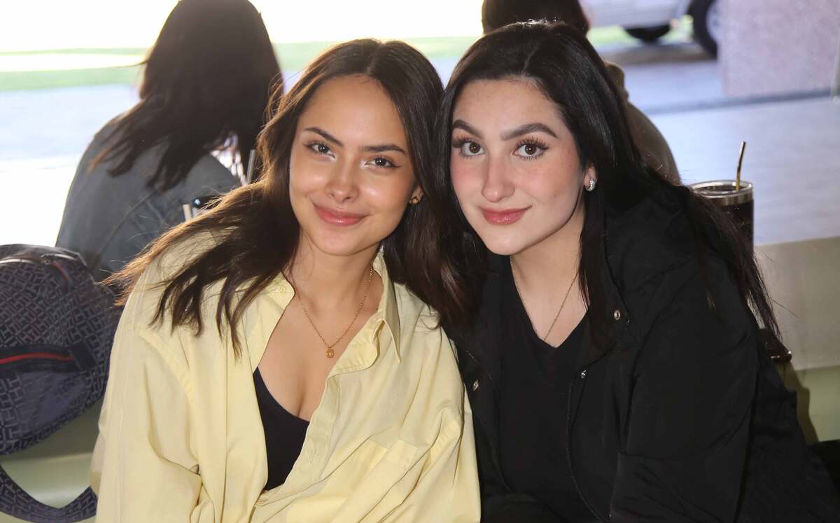 Regina Reyes y Dana Salazar