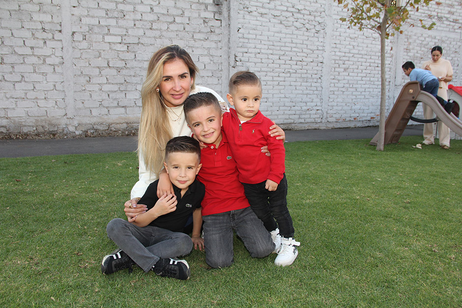 Yeni Mora, Daniel Ibáñez, Jassem Ibáñez y Diego Ibáñez