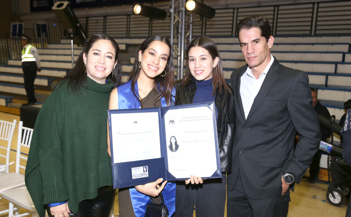 María, Karen, Ángela y Miguel
