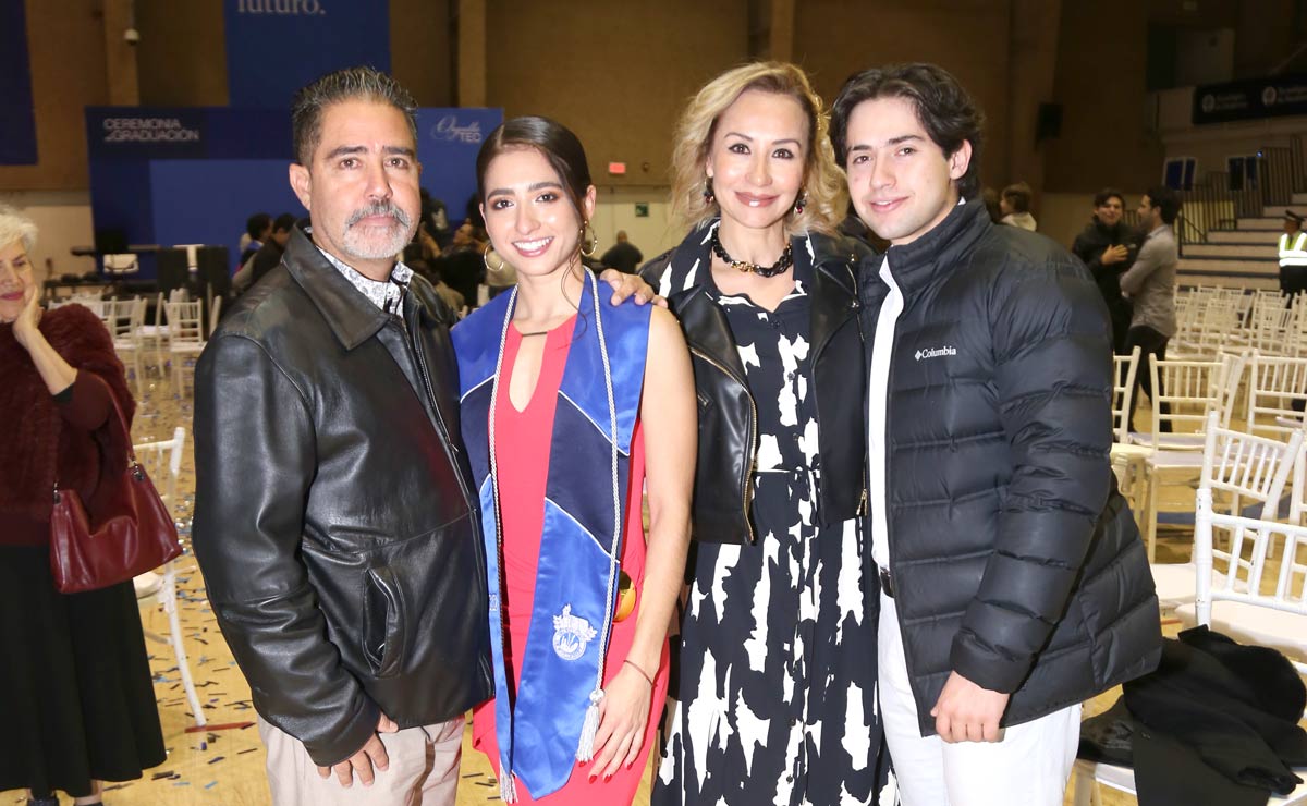 Ricardo, Ana Sofía, Ana Isabel y Ricardo