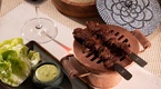 El restaurante adopta atrevidamente los sabores latinoamericanos a través de un concepto original, de autor, que caracteriza a los chefs mexicanos.