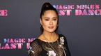 Salma Hayek enciende la alfombra roja en bikini y vestido de red (Foto: Getty Images)