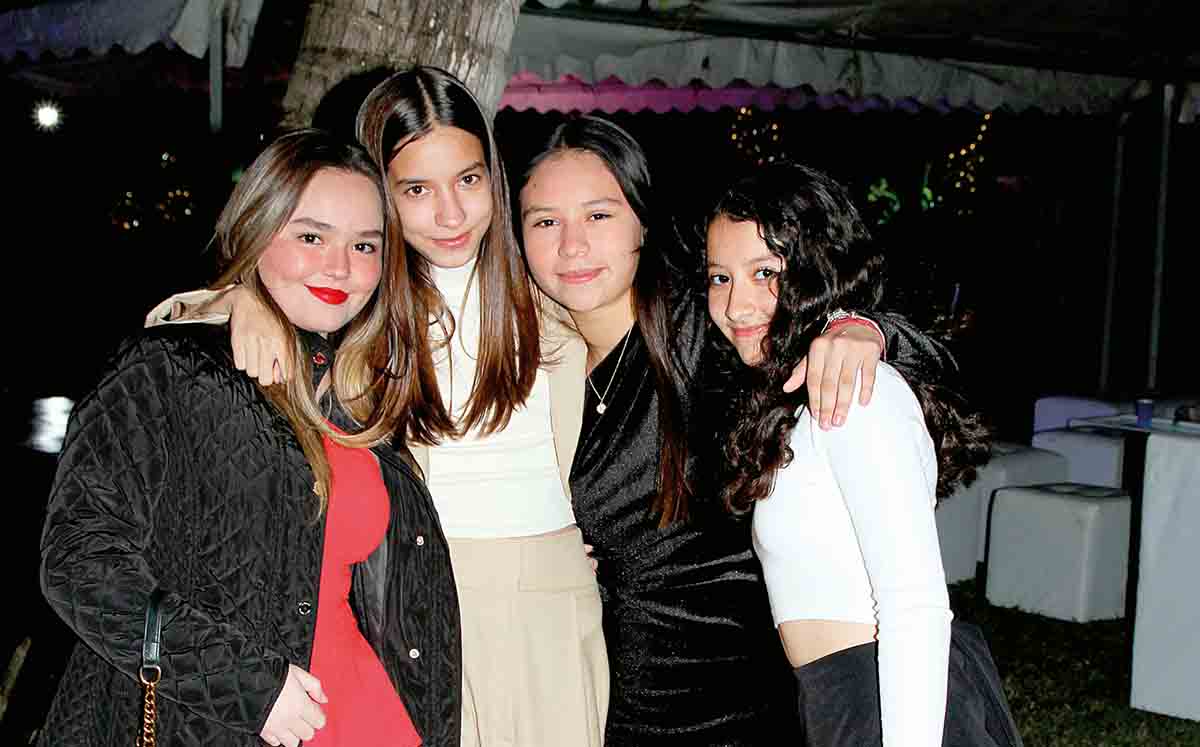 Marian Sigrist, Josefina Goldaracena, Mia Pérez y Ximena Rocha / Fotos: José Chang