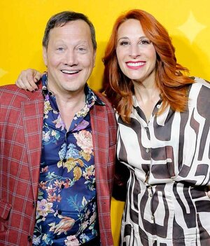 Rob Schneider y Monica Huarte