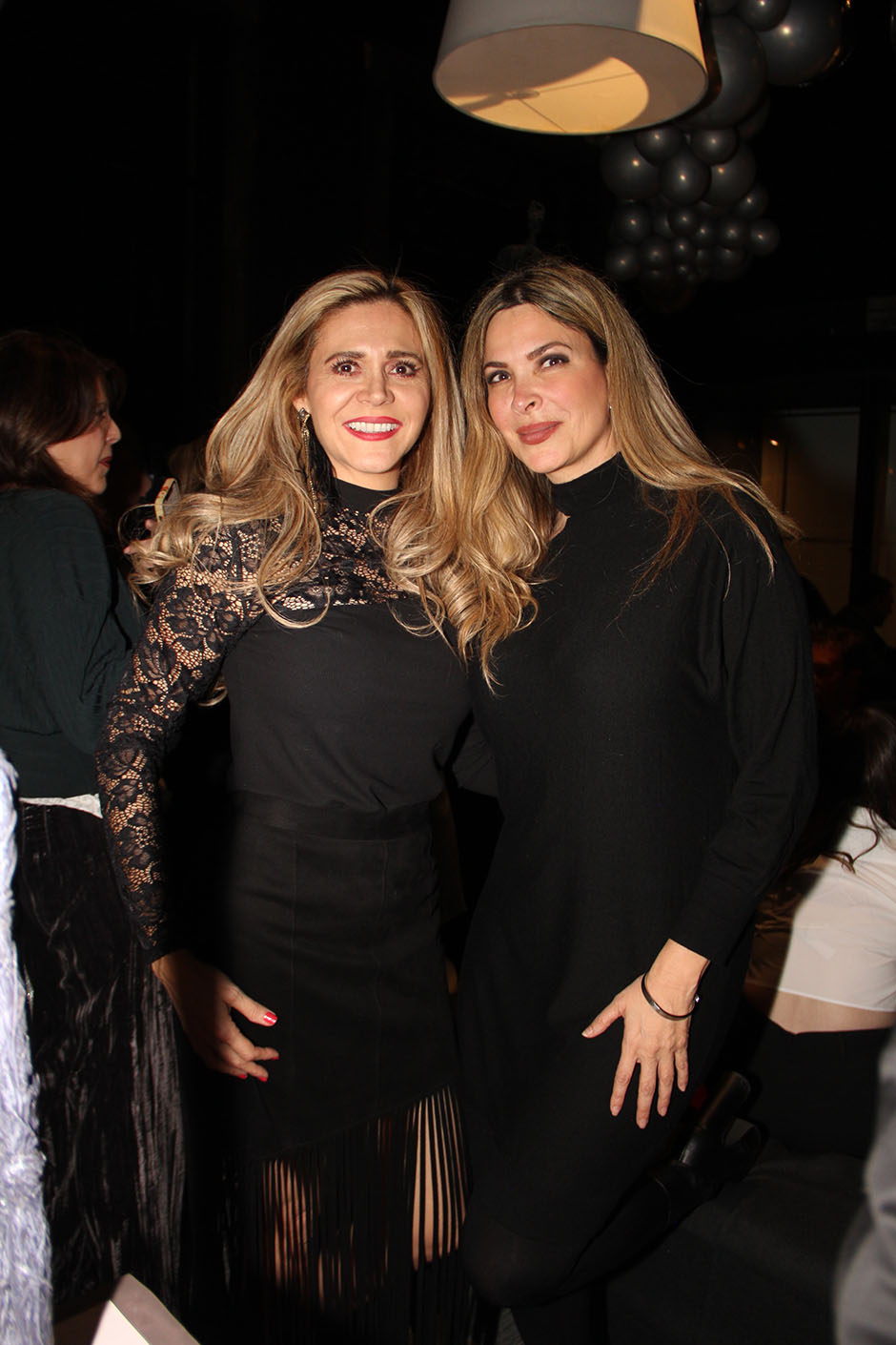 Yvonne Torres y Lissy Bernal.