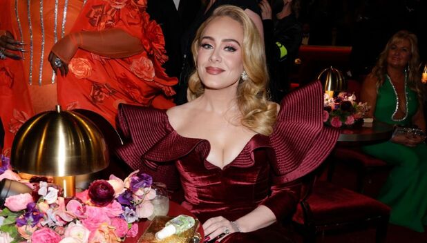 Adele y el impactante vestido que se robó los Grammy 2023 (Foto: Getty Images)