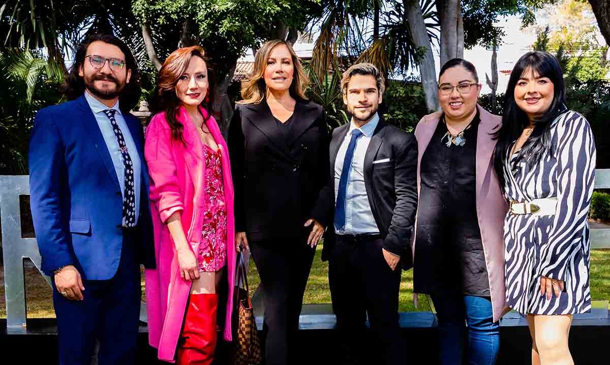 Herón Téllez, Mayra Quintero, Tere Guzmán, Mario Juárez, Alix González y Fernanda Flores