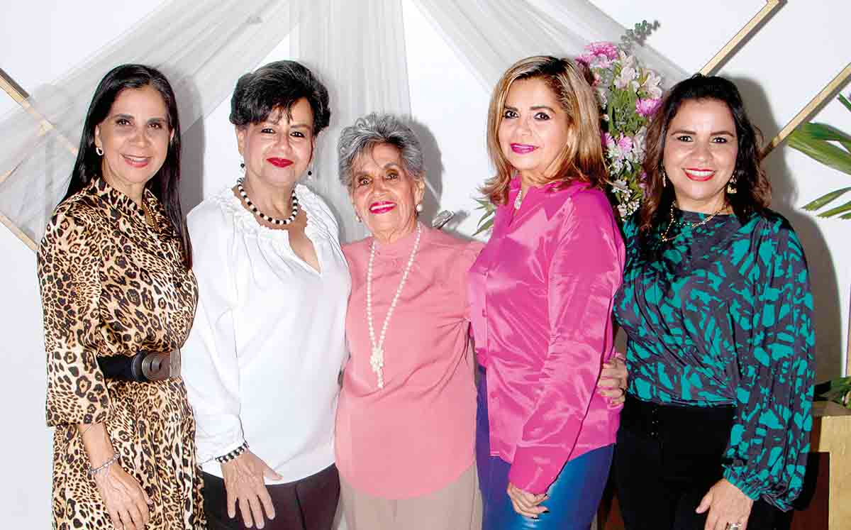 Paty García, Rosa García, Rosa Flores, Myrna García y Marlene García/ Fotos: Dennis Hernández