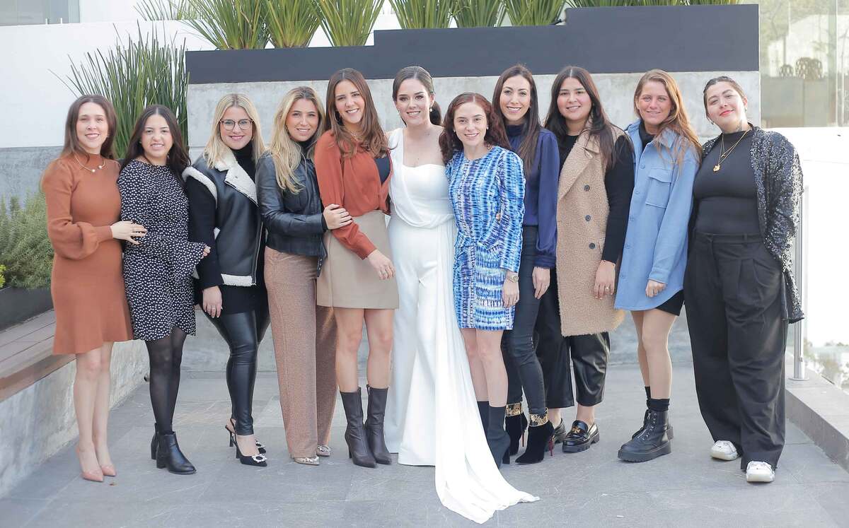 Karla junto a sus mejores amigas