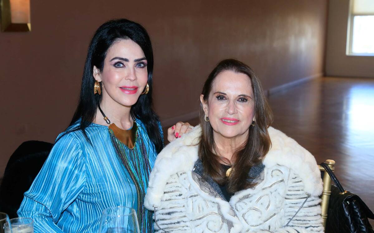 Martha Martínez de Ruiz y Elvira Lozano de Todd
