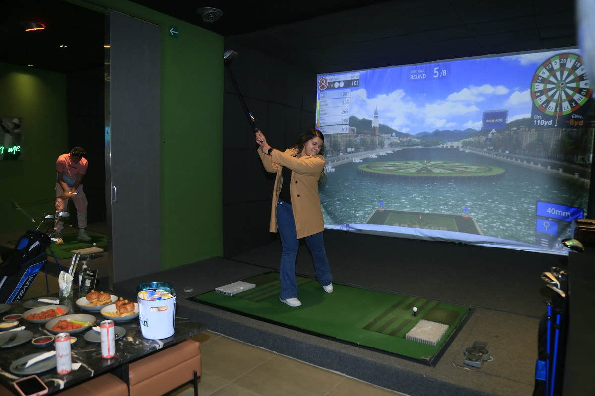 Golf Station de Mulligan’s se distingue por su capacidad de adaptarse a las nuevas tendencias en tecnología y entretenimiento. (Omar Valdez)