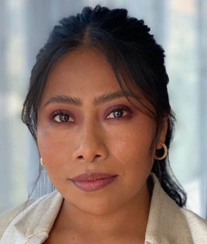 Yalitza Aparicio luce vestido cut-out ideal para recibir la primavera (Instagram: @yalitzaapariciomtz)