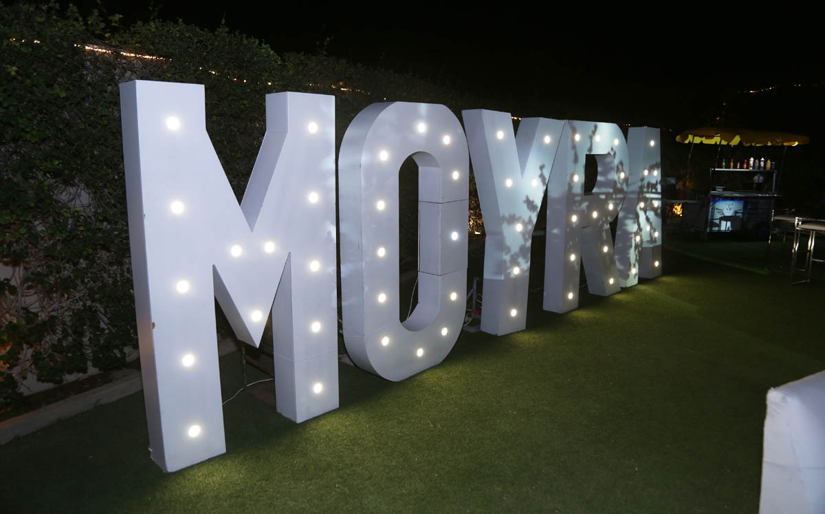 Letras luminosas con el nombre de la festejada
