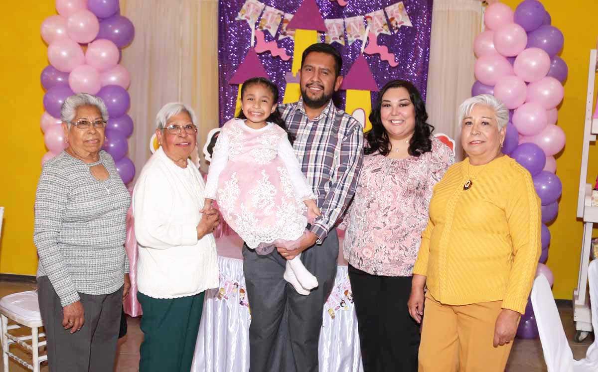María Elena, Gloria, Yuliana, Luis Eduardo, Melina y Rosa María