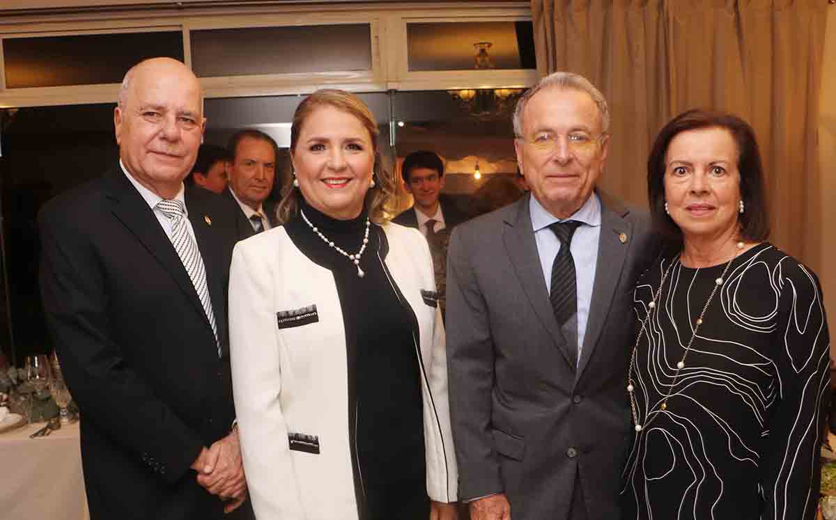 Carlos Azcárraga, Begoña de Azcárraga, Hermenegildo Santisteban y Maru López / Fotos: Dennis Hernández