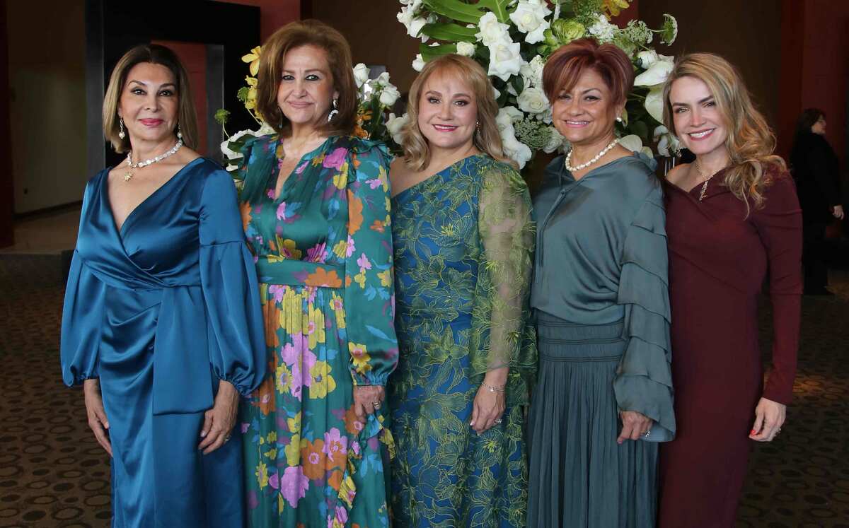 Sandra Ruiz de Treviño, Martha Bueno, Lucía Bueno, Patricia Bueno y Luz María Vázquez