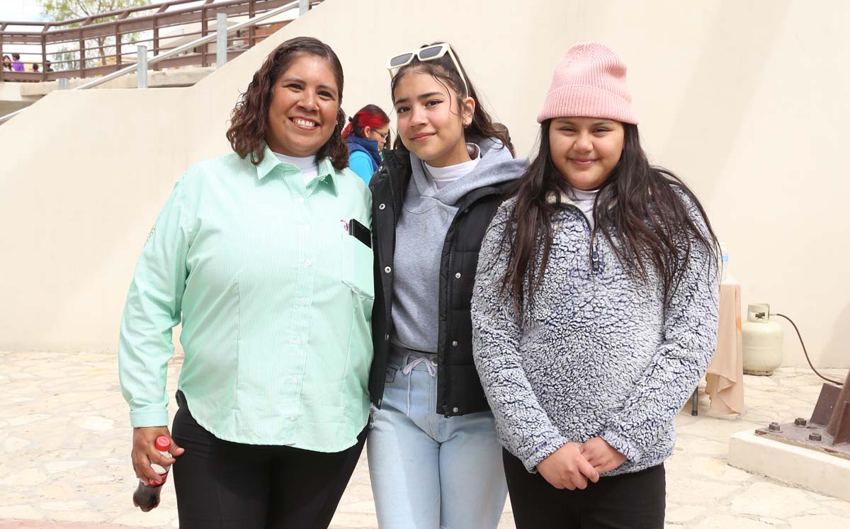 Yolanda, Ángel Sofía y Valentina
