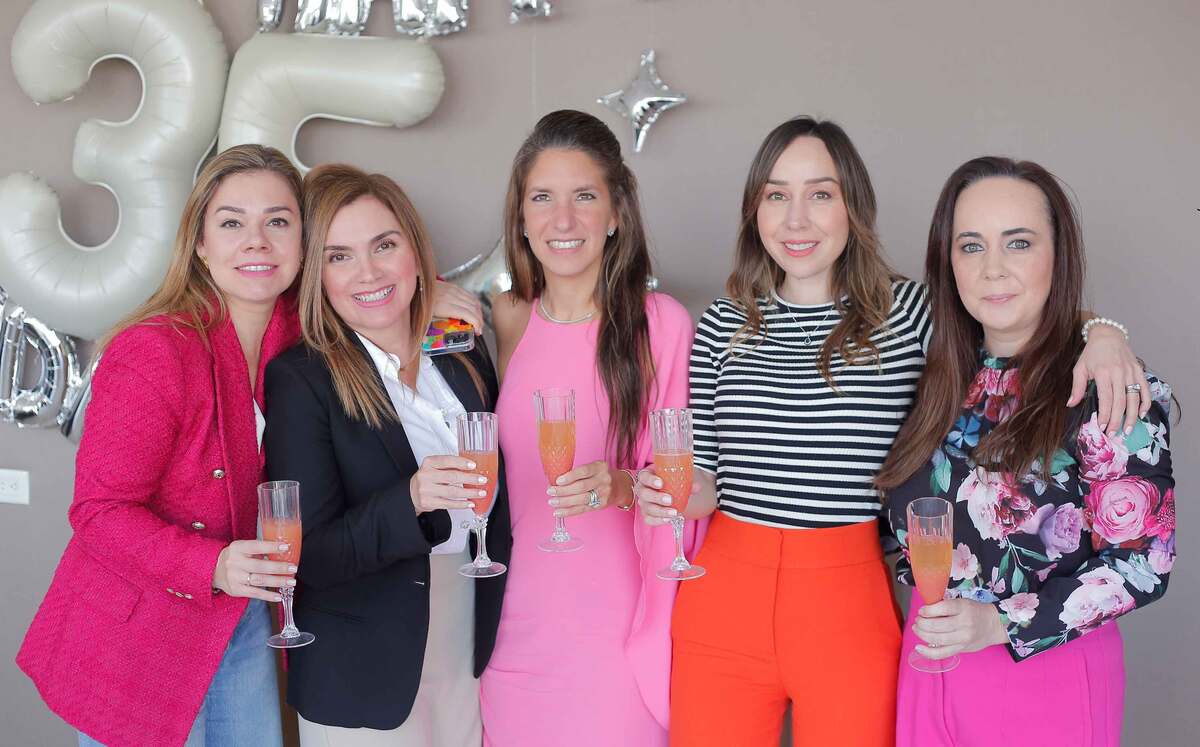 Graciela Ailloud, Amanda Garza, Nelly Cantú, Marilú García y Gaby García