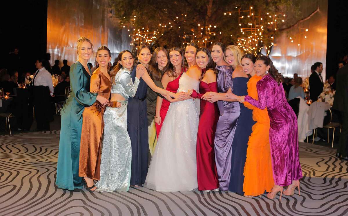 La novia con algunas de sus mejores amigas