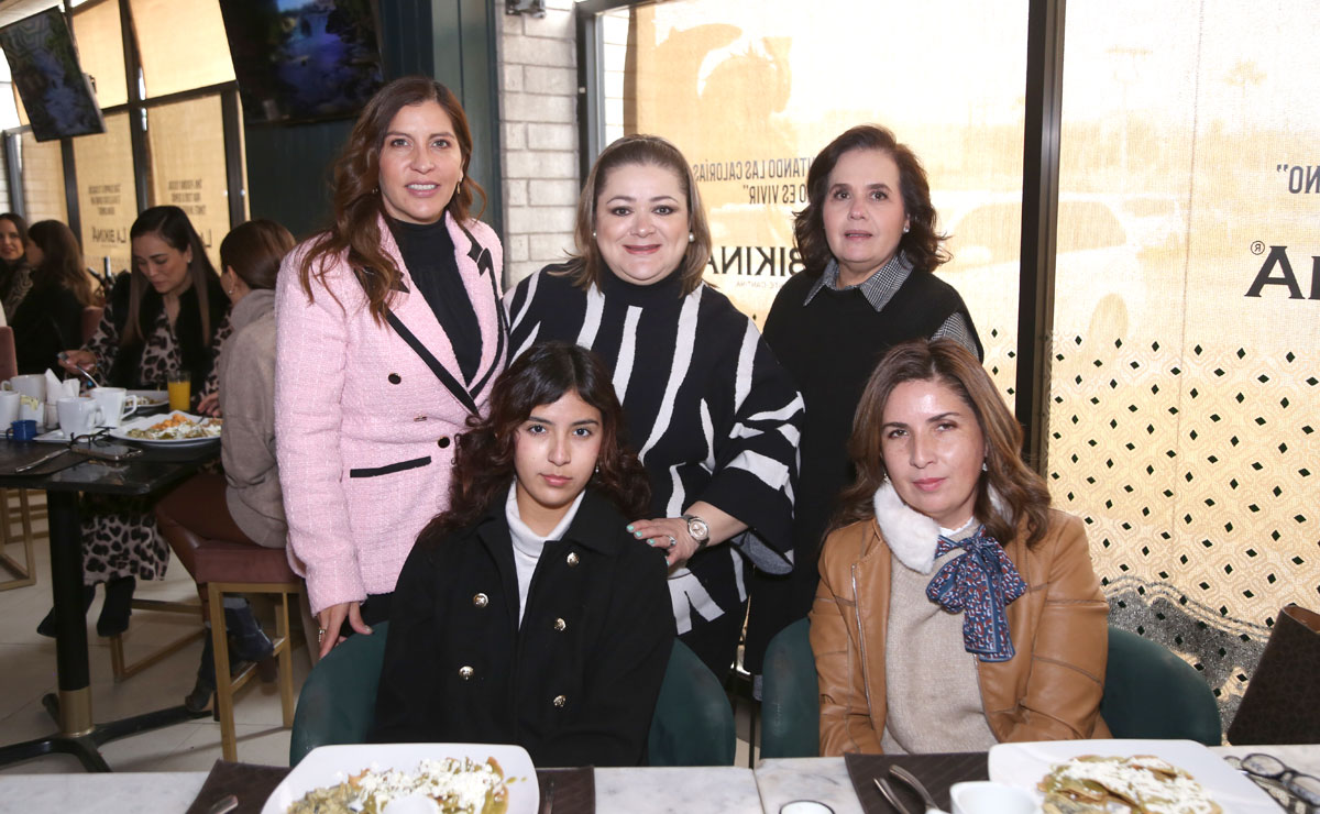 Marcela, Mónica, Mónica, Marijo y Miriam