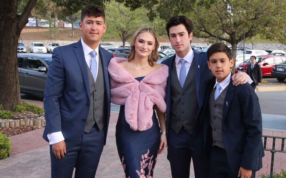 Mauricio Saro, Valeria Miramontes, Diego Saro y Andrés Saro