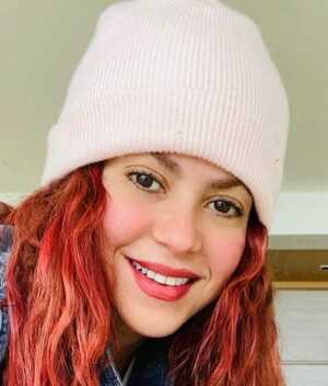 Shakira reinventa el corsé rojo con encaje y labios de impacto | Foto (Instagram)