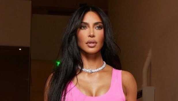 Kim Kardashian usa vestido de cristal de los 90 y es idéntica a Selena  (Instagram)