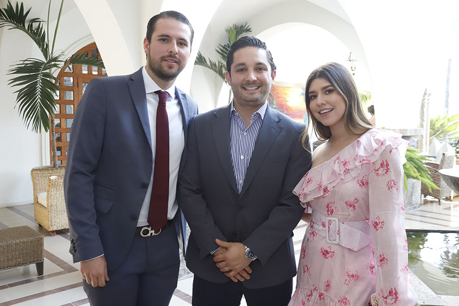 Eduardo Muñoz, Mario Cuellar y Karen Sandoval