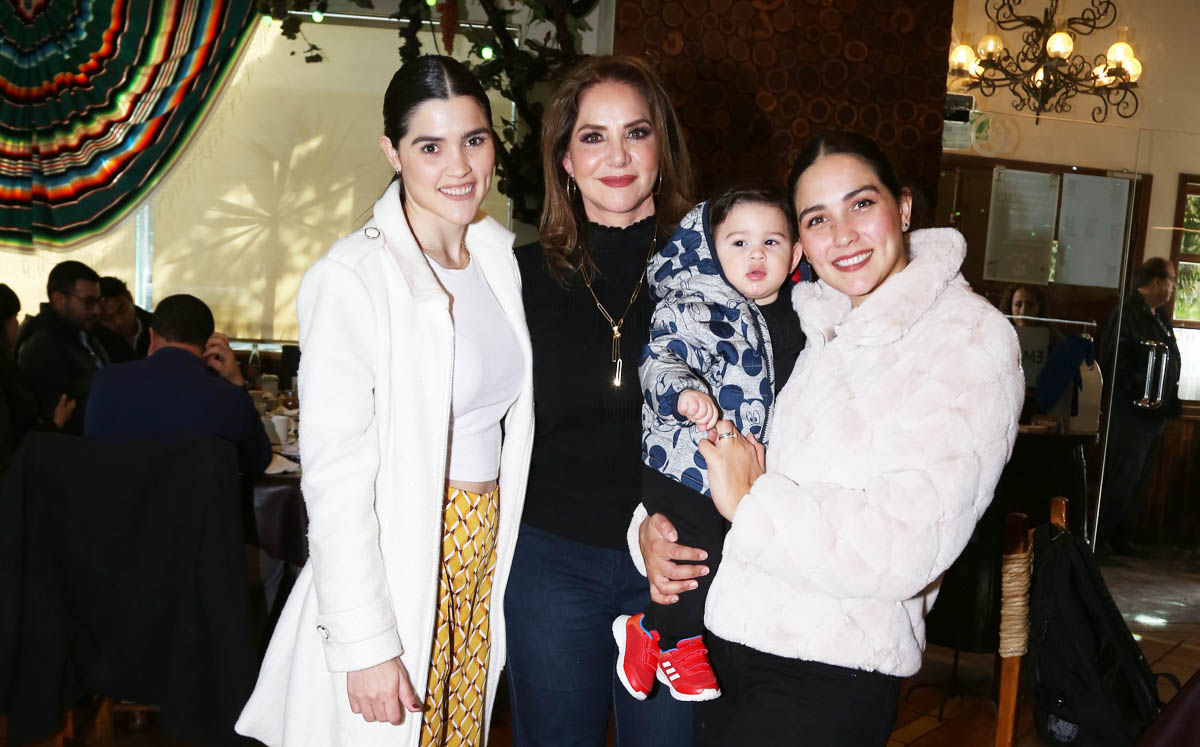 Karla, Silvia, Mauricio y Malú